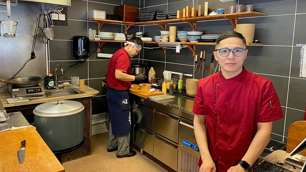 Lkhagra-ertene Bibish har öppnat Oxe sushi på Folkegatan.