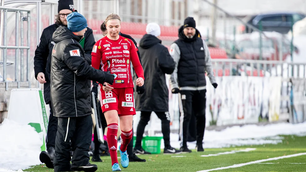 Ellen Löfqvist är inte längre lagkapten i Piteå IF.