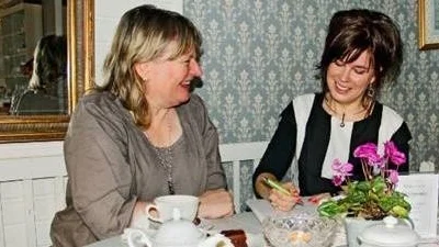 Elisabeth Moglia och Matilda Enqvist. Mentor och adept.