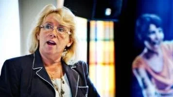 Miljöministern Lena Ek (C) diskuterar luftföroreningar.