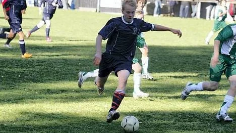 Tropicana cup, Skogsvallen Östervåla, möte mellan fyra P95-lag. Från finalmatchen mellan Östervåla i blått och Hammarby i grönt.