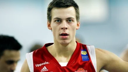 basket Uppsala Basket  - Plannja : Uppsalas nr 8 Anton Gaddefors