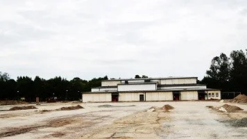 Bygget av konstgräsplanen i Valsätra.
