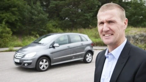Magnus Lindström på Hedin Bil rekomenderar Merchedes B-klass. Bilhandlare rekomenderar varsin miljöbil.