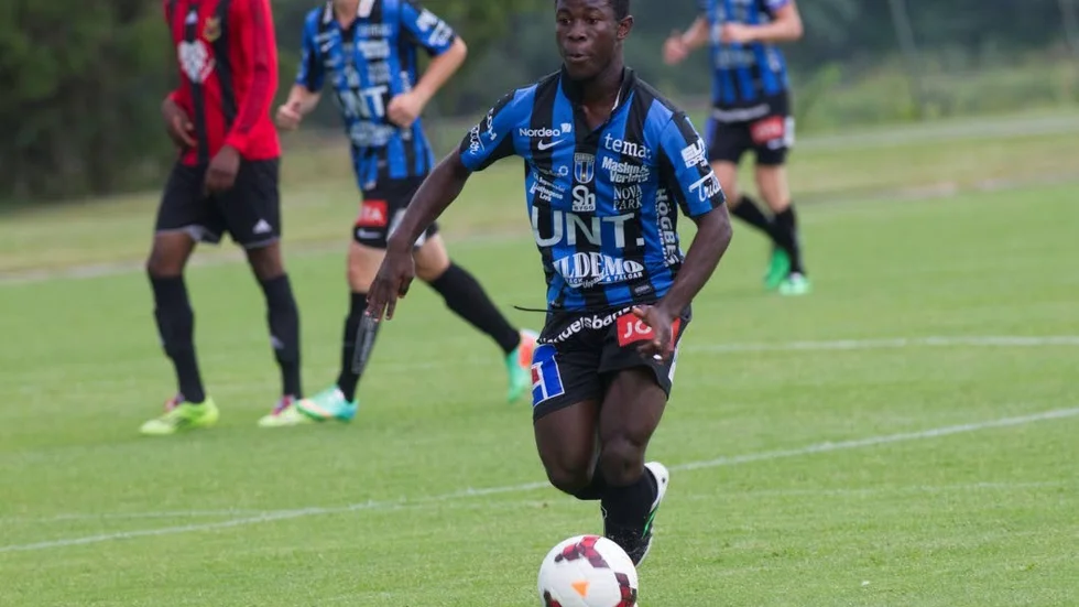 Första bilden. Kingsley Sarfo under sitt provspel då Sirius U21 ställdes mot Östersund på Årsta IP.