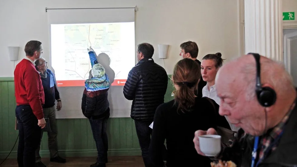 Frågestund. Intresset var stort när Trafikverket informerade om arbetet med en ny Hjulstabro.