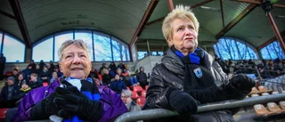 Med blåsvart närmast hjärtat