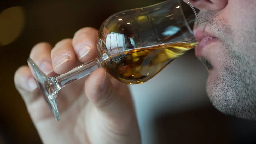Avec. Ärendet om alkoholtillståndet på företagargalan är ett myndighetsbeslut som fattas inom socialnämndens ansvarsområde