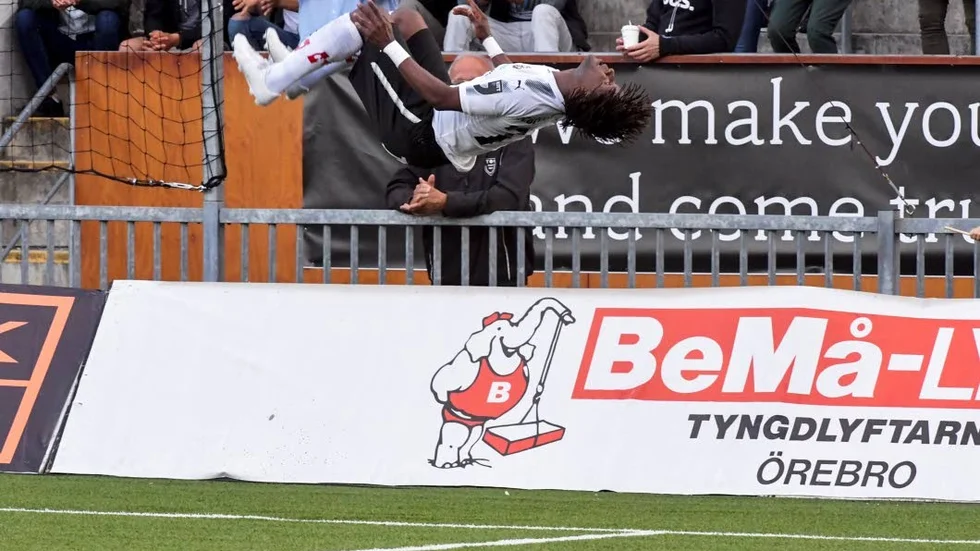 Kennedy Igboananike bjöd på segervolter efter sitt 1-0-mål.
