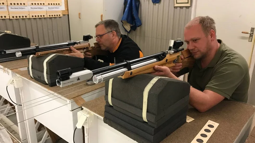 Hårt. Fredrik Södergran och Thomas Rolander i tuff finalkamp.