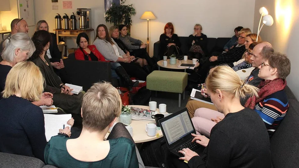 Diskussioner. Rektorer och andra skolledare träffade statens utredare på Enöglaskolan.