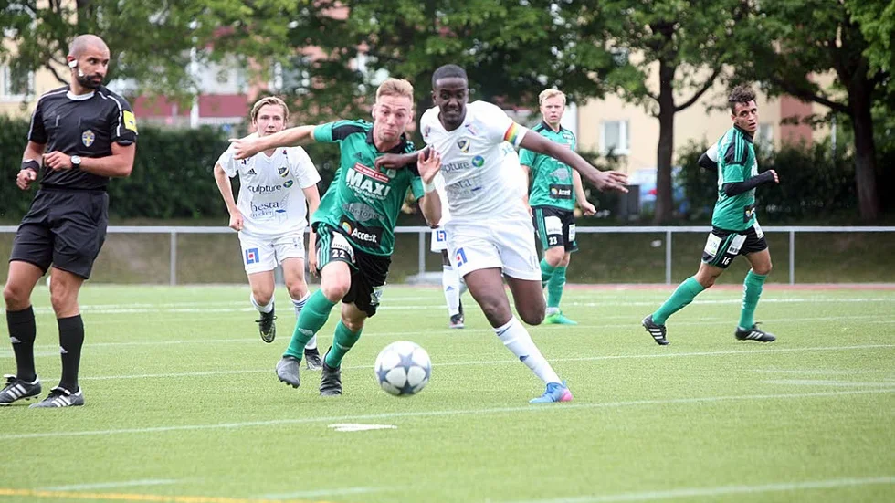 I zonen. ESK vann enkelt mot Uppsala och Bruno Dal Monte stod för ett av målen.