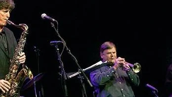 Ett av de många priserna och stipendierna Jacques Werup tilldelats för sitt skrivande är SKAP:s (Sveriges kompositörer av populär musik) som han tog emot dagen innan han uppträdde på Reginateatern.