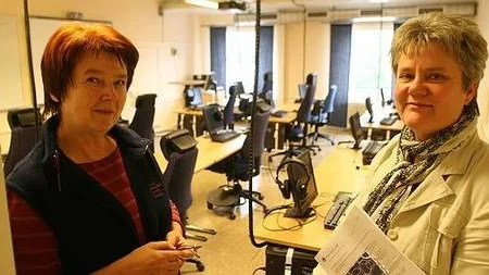 Datalärare Mari Anne Lingdell Carlsson i samtal med CLLs rektor Eleonore Sikström i språkstudion