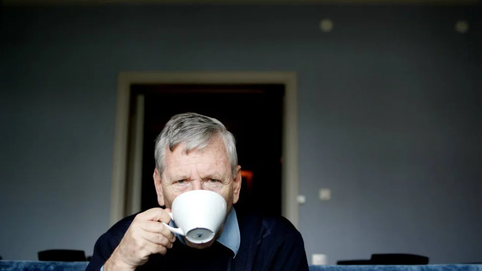 Amos Oz är en israelisk författare och samhällsdebattör. Hans bok "Hur man botar en fanatiker" (2006) är en modern klassiker.