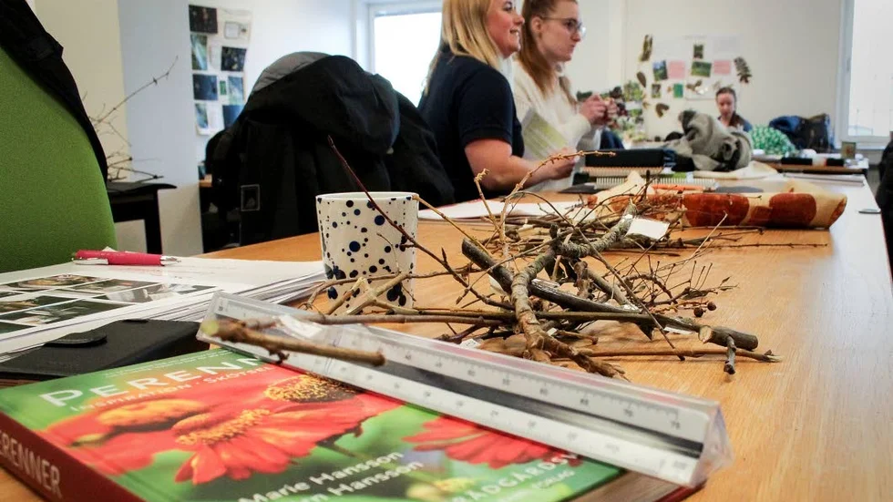 Trädgårdsmästarelevernas arbetet med årets idéträdgårdar började redan i oktober. Invigningen vid åpromenaden sker den 19 juni.