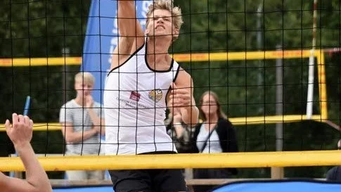 Viktor Jonsson från Fyrisbeach och Uppsala är uttagen i Sveriges landslagstrupp och hoppas på att få OS-kvala i sommar.