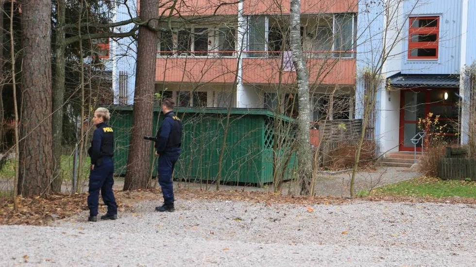 Teknisk undersökning pågår. Lägenhet besköts på August Södermans väg i Gottsunda.
