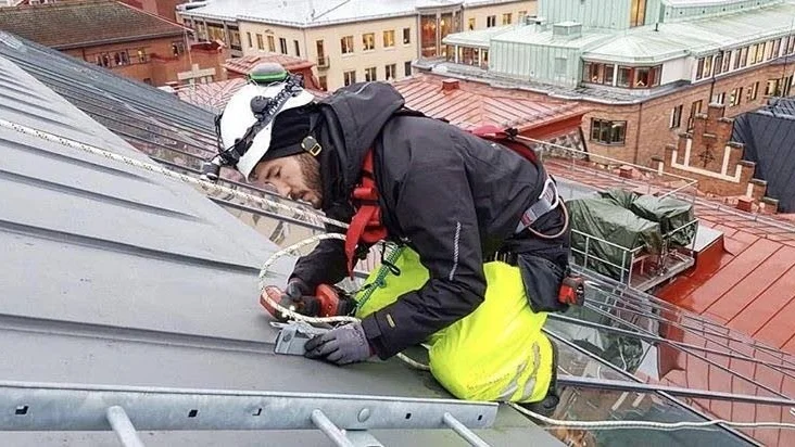 Bakom sig har Save by Solar flera projekt i centrala Uppsala. Bland annat har man lagt solceller på Svavagallerian och Centralbadet.