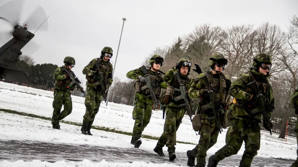 I den stora övningen tränade man på att snabbt etablera ett försvar av Ärna flygfält.