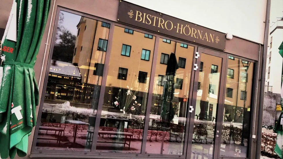 Blandad meny med många klassiker på kvarterskrogen Bistro Hörnan i Sommarro.