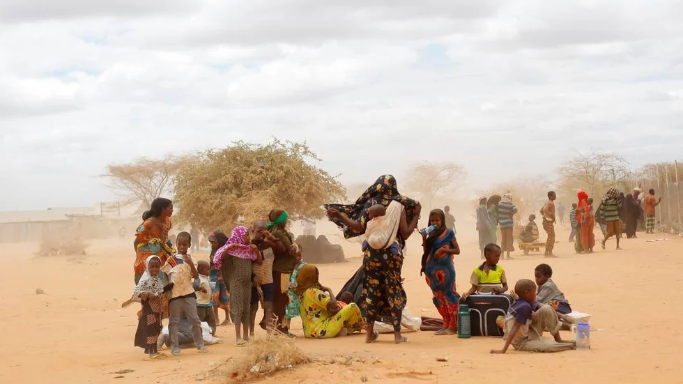 I internationellt bindande migrationsavtal saknas skrivningar om klimatdriven migration, skriver artikelförfattarna.