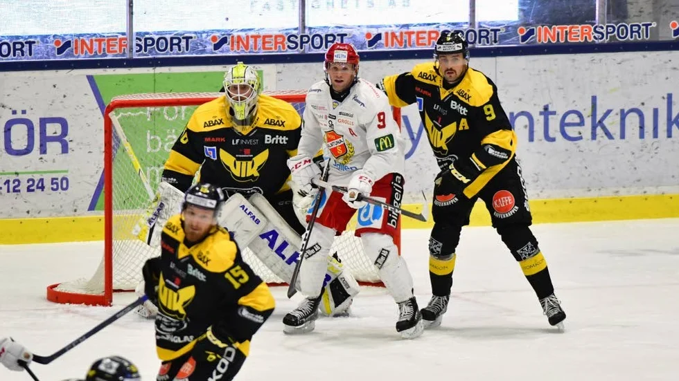 Tony Mårtensson , här mot Västerås i ABB Arena, är Almtunas bäste poänggörare någon sedan allsvenskan blev en serie inför 2006/07.
