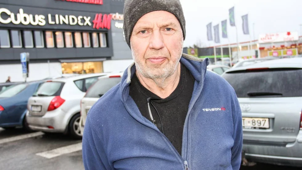 Håkan Davidsson, 63 år, Alunda: "Inte alls kan jag säga, jag har handsfree. Men frågan är hur koncentrerad man är på bilkörningen trots att man inte håller en telefon i handen. Själv märker jag när andra gör det, hastigheten blir ojämn och ryckig."