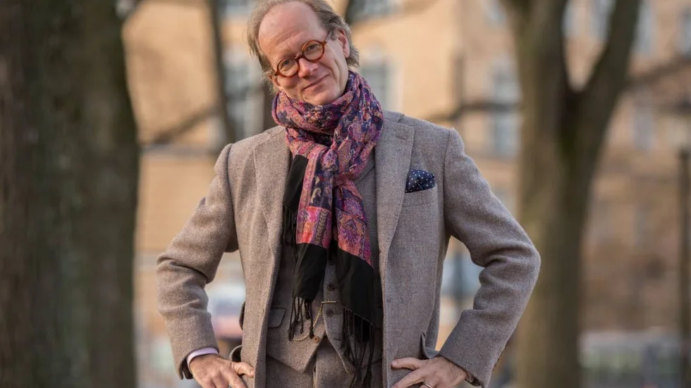 Skrivande. I januari 2016 blev Johan Hakelius chefredaktör på nyhetsmagasinet Fokus. Numera är han politisk chefredaktör. ”Det är skönt att komma tillbaka till det jag trivs bäst med – skrivandet”, säger han.