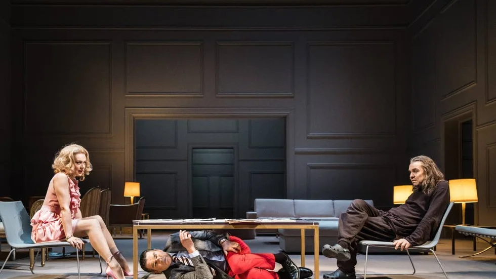Tartuffe. UNT:s recensent har sett Molières klassiska komedi på Dramaten.