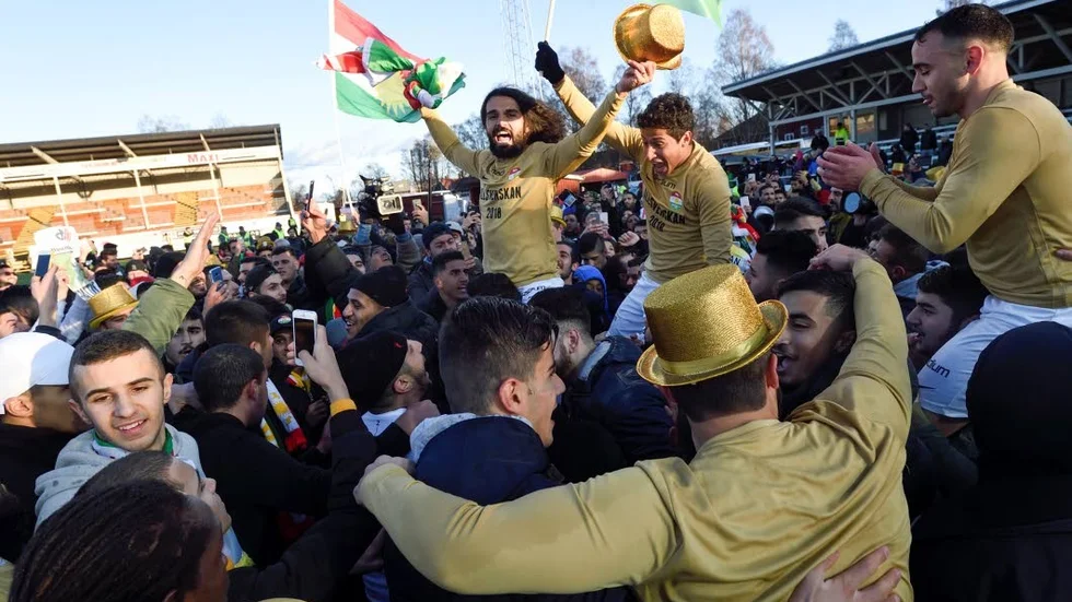 Dalkurd firar avancemanget till allsvenskan i höstas.