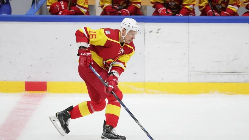 Tung värvning. Masi Marjamäki väger drygt 90 kilo och är nästan 190 centimeter lång. Han kommer dessutom till Uppsala och Almtuna med tunga spelarmeriter.