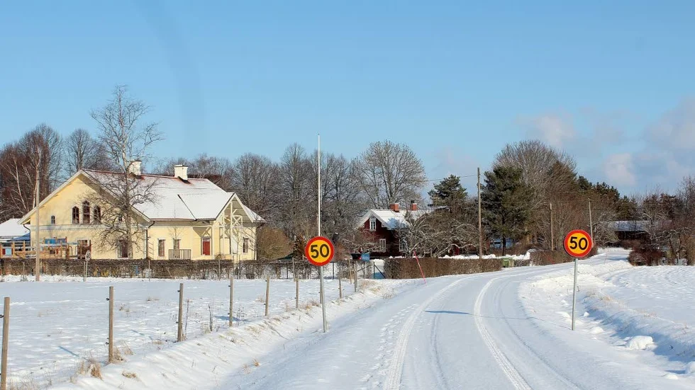 Anskökan. Förskolan i Härnevi vill ha sänkt hastighet på vägen men Trafikverket vill avslå den ansökan som lämnats in.