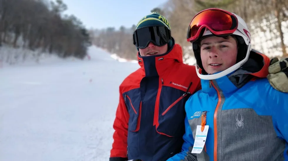 Mellan matcherna. Fredrik Sars och Gustav Björkman prövar backarna i Sydkorea mellan matcherna.