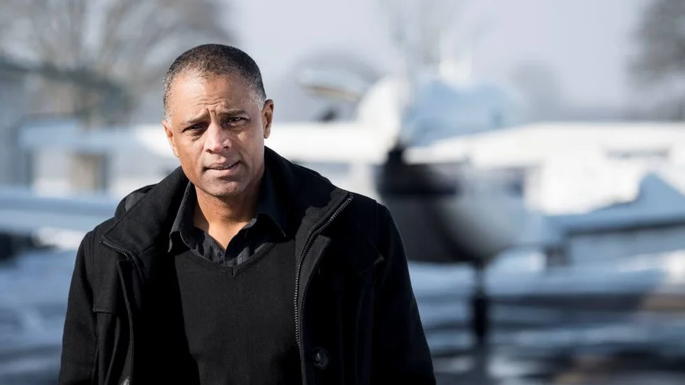 Chockartat. ”Det var en smått chockartad insikt att vi faktiskt tagit över flygskolan. Då föddes idén om att göra en film om det. Det måste finnas fler som varit med om samma sak”, säger Osmond Karim.