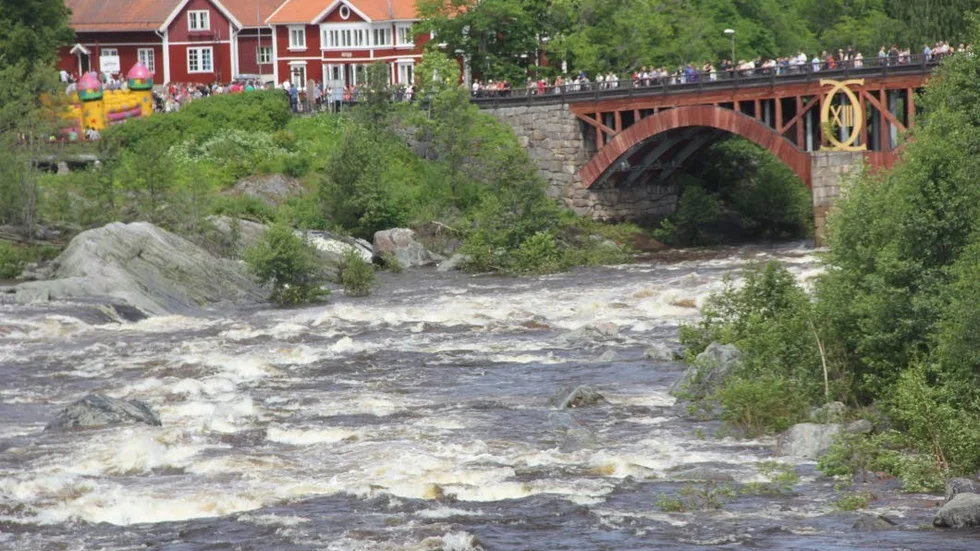 Stängd. Den anrika bron mellan Älvkarleby och Älvkarleö kommer att att vara stängd, helt eller delvis, under 35 veckor i vår, sommar och höst.