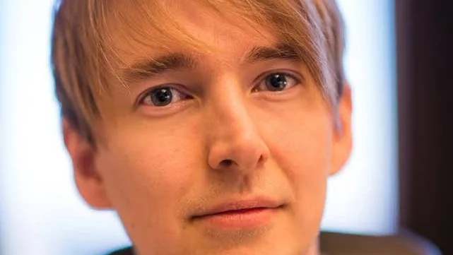 Tommy Tordsson Björk skriver manus och skapar karaktärer till datorspelet Wolfenstein 2. Spelet fick pris för bästa actionspel på den internationella galan Game awards.
