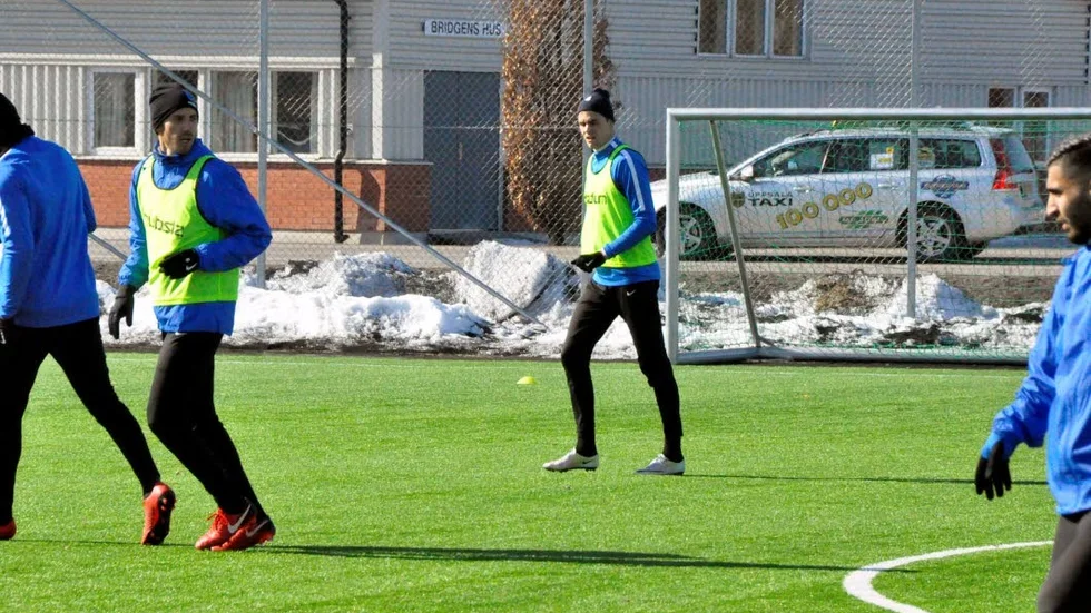 Tränade. Under tisdagen gjorde Oscar Pehrsson sitt första tuffa pass med laget sedan vadskadan.