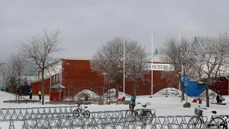 Ansvar. Dagens skribent vill att Skanska tar ansvar för Futurumskolans dåliga bygge.