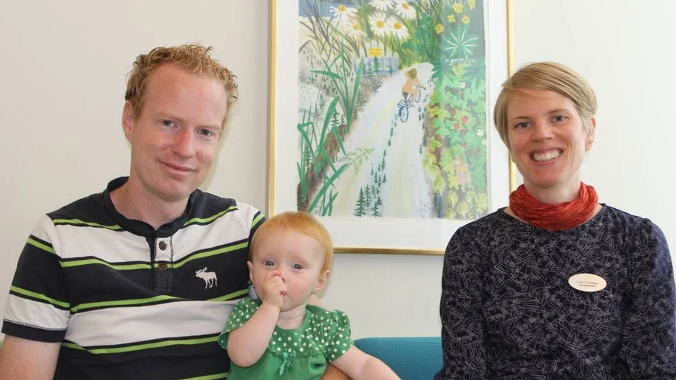 Gerjan Ramaker, gruppledare för Svenska med baby i Knivsta och Towe Frankow Crivellaro, barnbibliotekarie.
