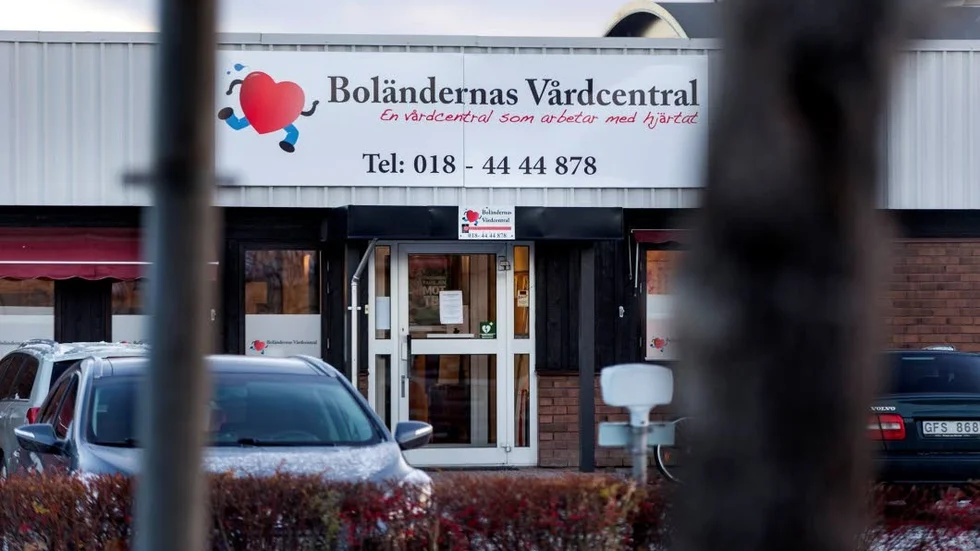 I farozonen. Inom två veckor kan landstinget ha avgjort framtiden för Boländernas vårdcentral. Det är stor risk att landstinget klipper banden med den hårt kritiserade verksamheten.