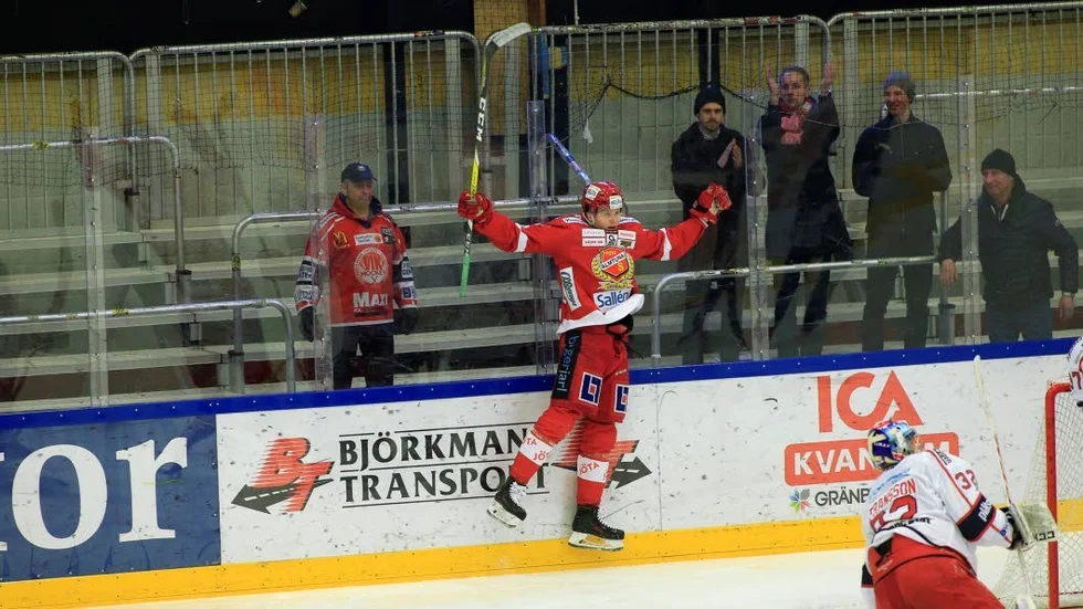 Måljubel. Sebastian Hartmann jublar efter sitt 4–0-mål mot Västervik.