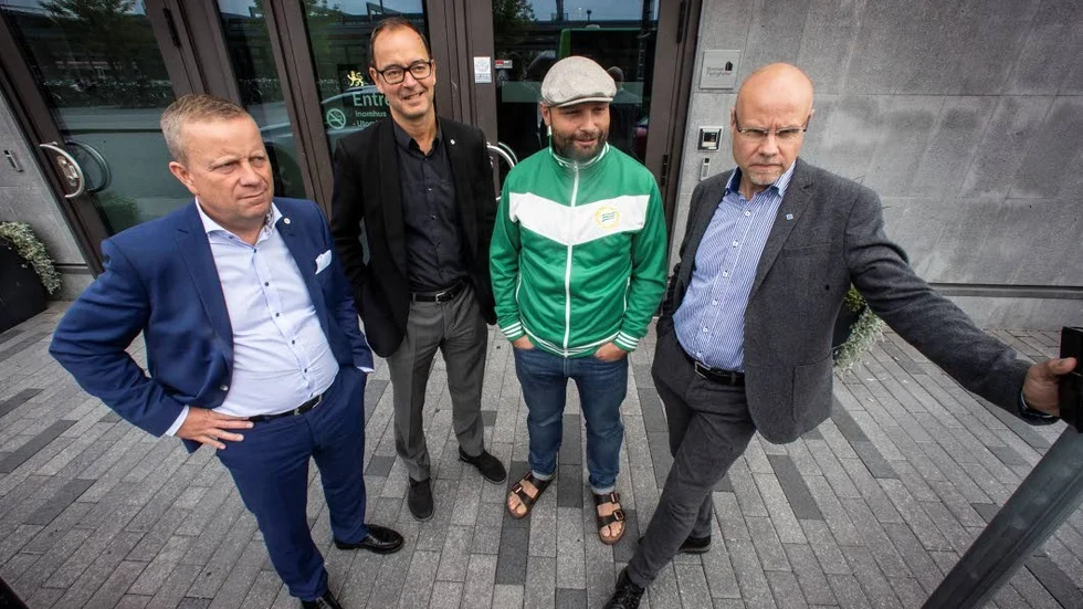 Allians med osäkert kort. Från vänster, Fredrik Ahlstedt (M), Stefan Hanna (C), Mohamad Hassan (L) och Jonas Sergersam (KD).