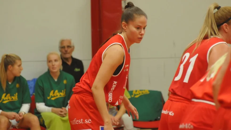 Lena Fredriksen avslutade med tre fina trepoängare.