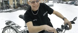 Han är inte alltid ute och cyklar