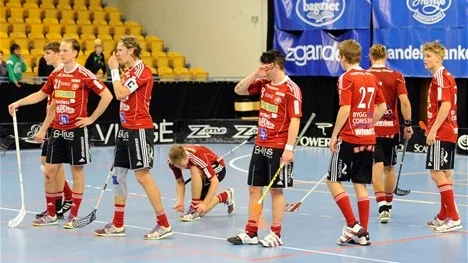 Bedrövade miner i Storvreta efter 5-3-förlusten mot Helsingborg.