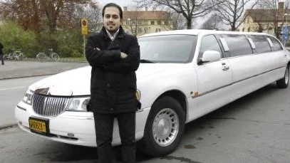 Edvin Tarverdian med sin Limousine.