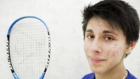 16-årige Michael Babra är riktigt bra på squash.