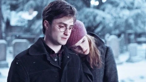 Daniel Radcliffe och Emma Watson som Harry Potter och Hermione Granger.