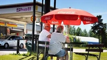 Eva och Gottmar Liljebjörn bor i Gästrikland men har båt i Öregrund. På vägen till båten passade de på att ta korv  med mos.